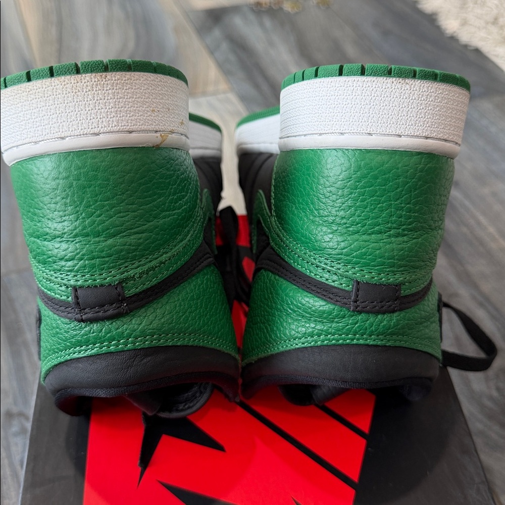 Nike Air Jordan 1 retro High pine Green and Black Sneakers - Picture 5 of 8